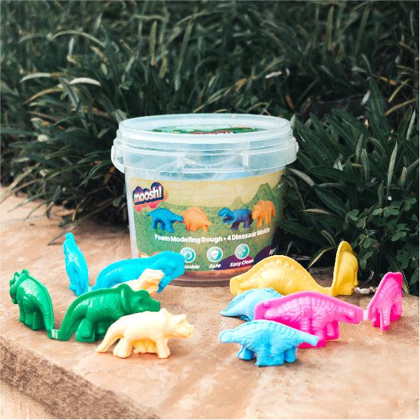 Moosh Fluffy Clay with 4 Dinosaur Sand Molds - USA Toyz